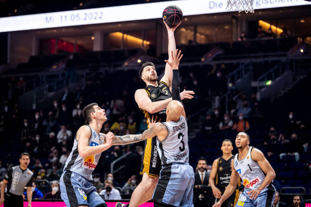 队伍不仅在 队伍不仅在